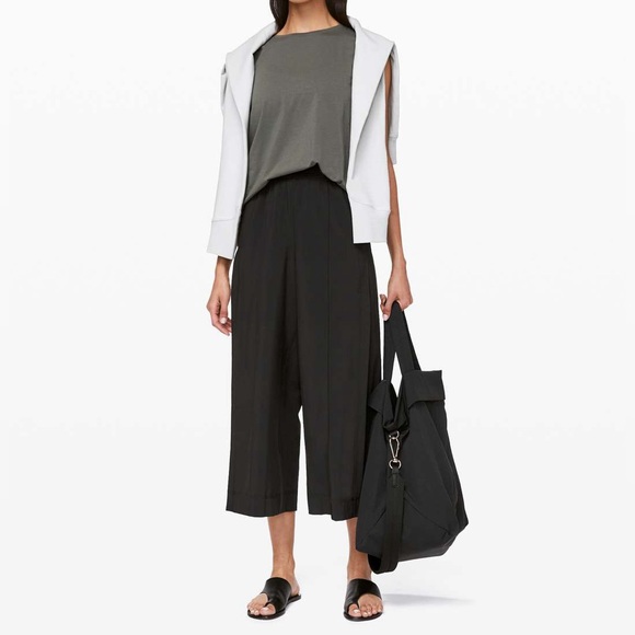 Lululemon Wanderer Culotte Wide Leg Crop Pants Black Swift Ultra Light - Picture 1 of 10